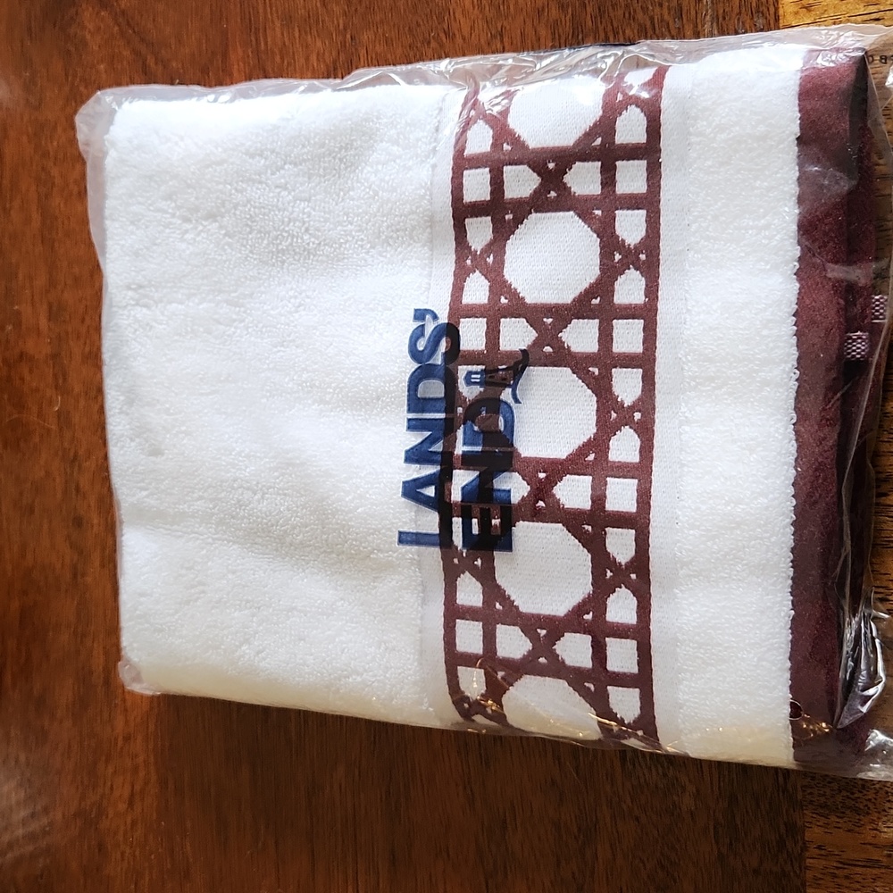 Lands End Hand Towel new in packaging. 19''×30"
